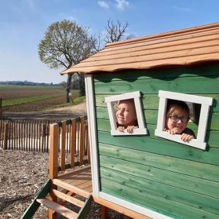 kinderen in speeltuin