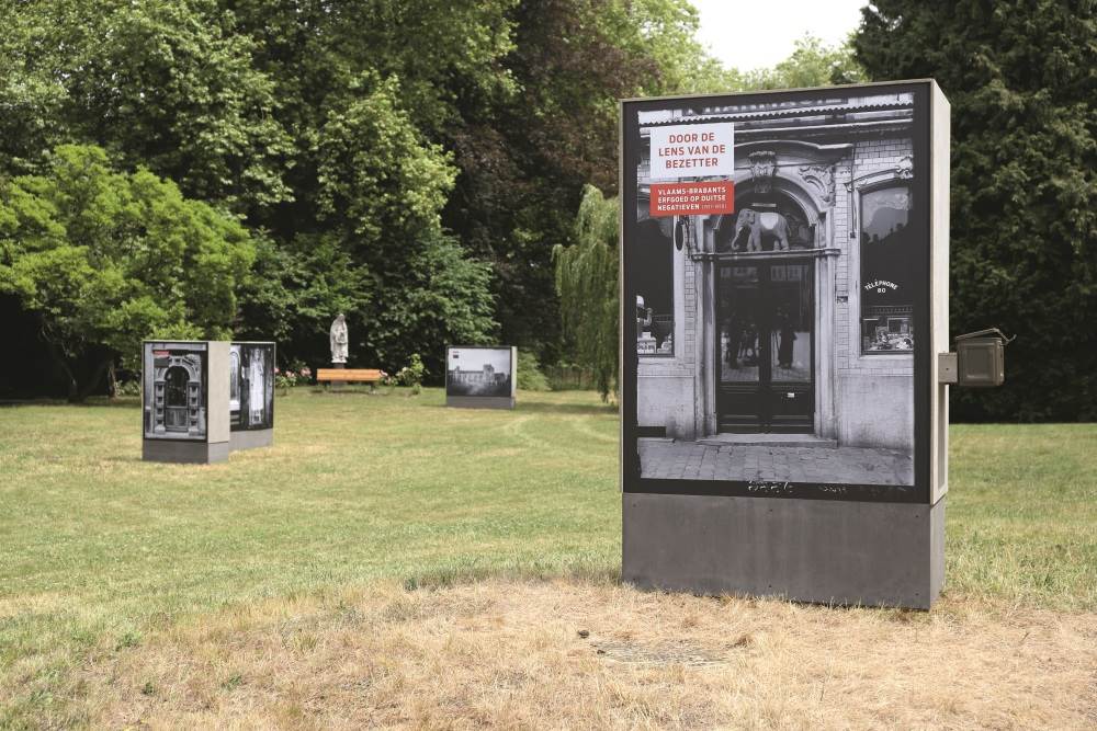 Tentoonstelling Duitse negatieven in de tuin van het belevingscentrum