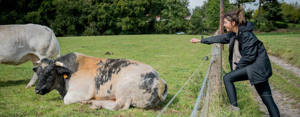 Wandelexpert Dorien aan koeienwei