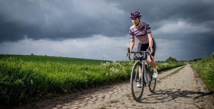 Elke Bleyaert op gravelfiets