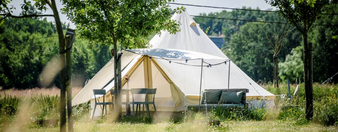 Glampingtent in natuur