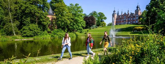 Park van Dilbeek met wandelaars